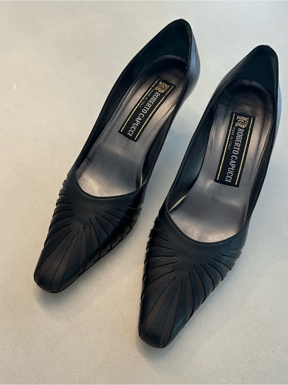 Vintage Roberto Capucci Black Leather Pleated Pointed Toe Pumps Size 7.5AA - Picture 3 of 16